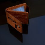 ⁦عرض ( ساعة تاتش دائرية أسود + محفظة رجالي + سماعة بلوتوث مغناطيسية)⁩ - الصورة ⁦7⁩